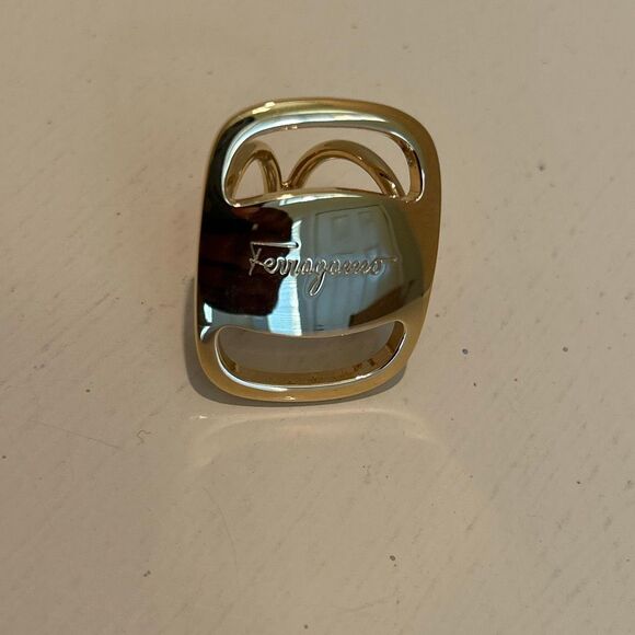 Salvatore Ferragamo Scarf Ring Gold Tone Logo Elevated Old Money Aesthetic - Picture 1 of 9